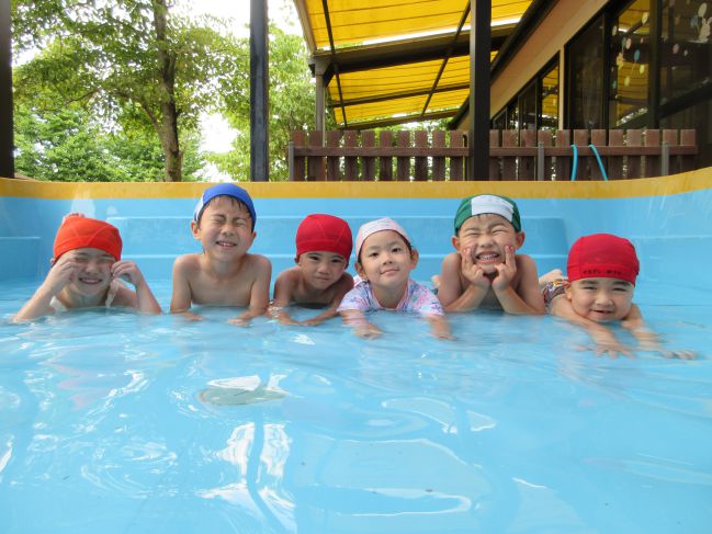 プール遊び