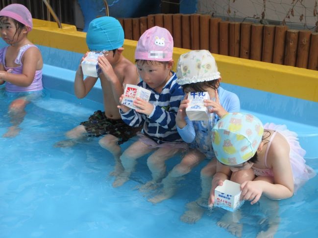 プール遊び 楽しいね