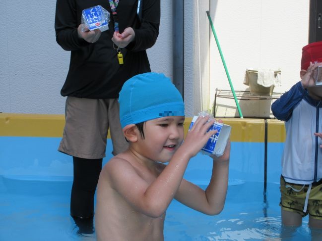プール遊び 楽しいね