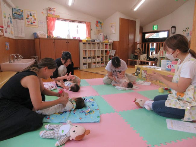 ベビーマッサージ